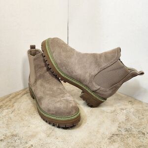 Belovely Taupe Suede Chunky Chelsea Boots Women's 7 Green Accent Lug Sole